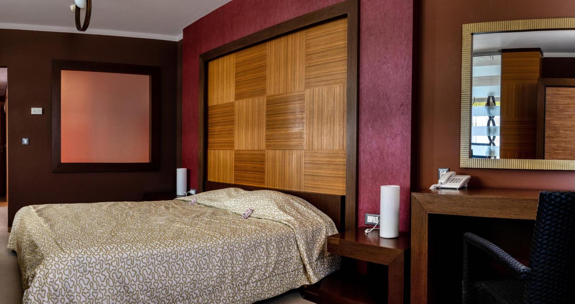 Sandy Bay Hotel