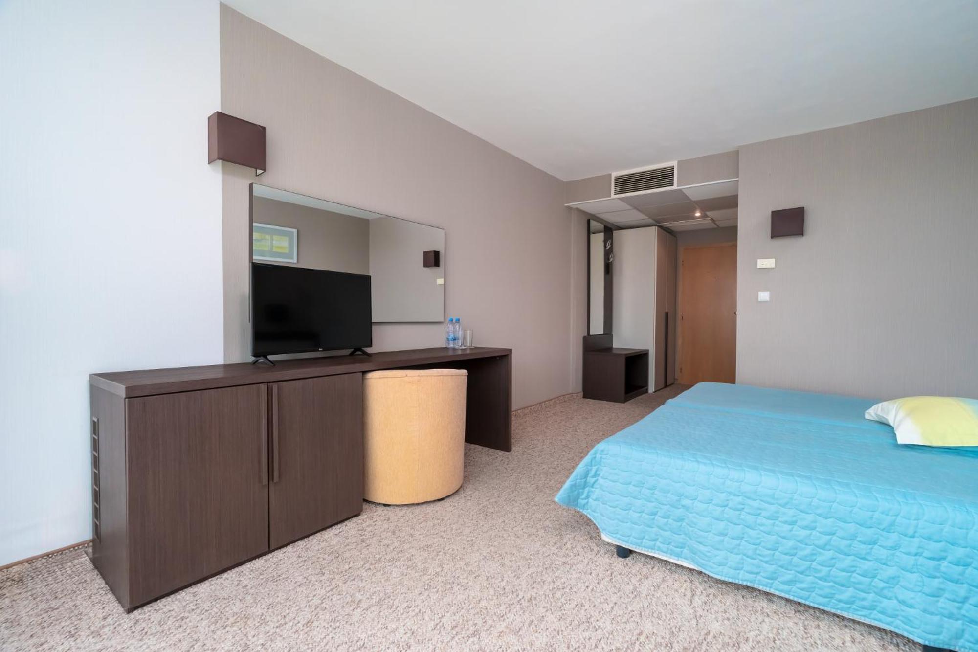 Sandy Bay Hotel