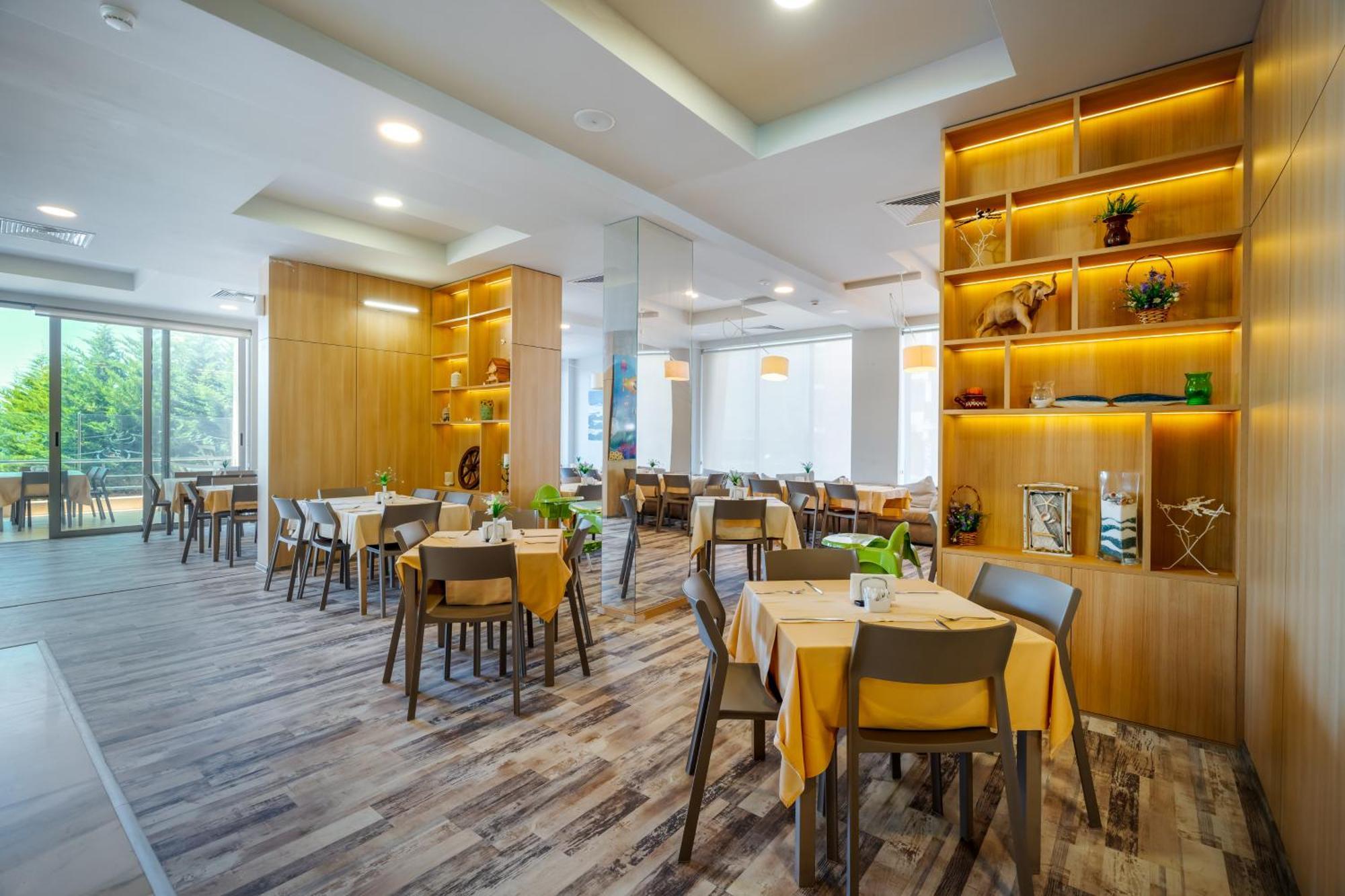 Sandy Bay Hotel 4*