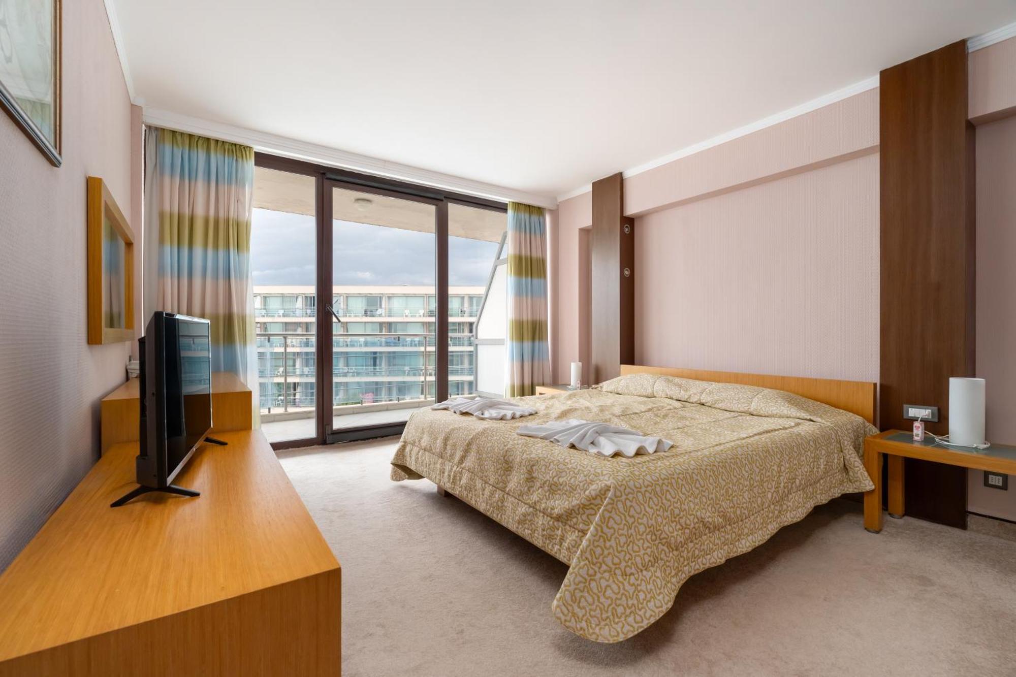 Sandy Bay Hotel