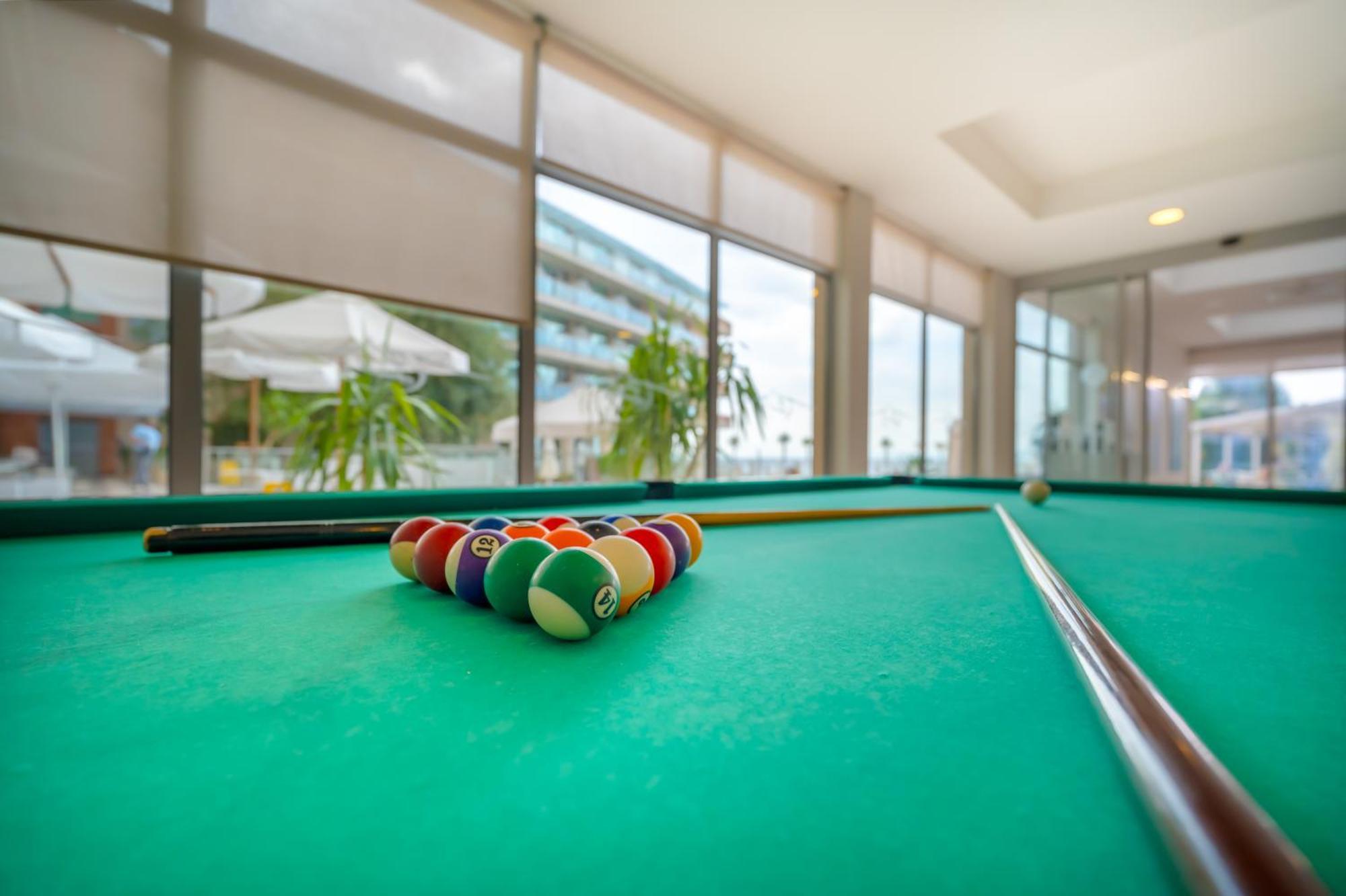 Sandy Bay Hotel