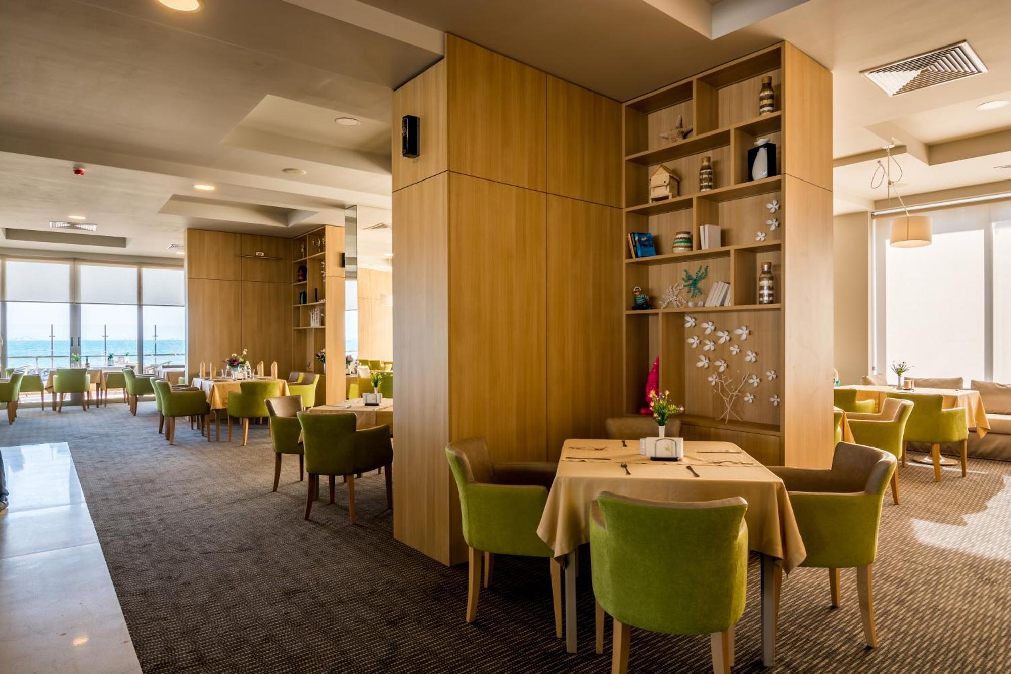 Hotel Sandy Bay 4*