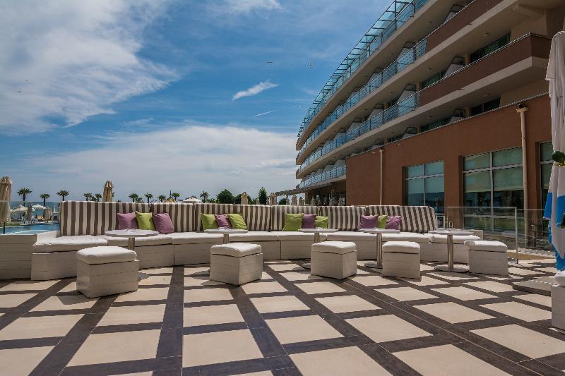 Sandy Bay Hotel